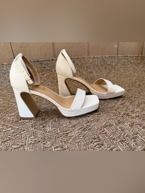 SHEIN SIZE  6.5 Ankle Strap Block Heel WHITE